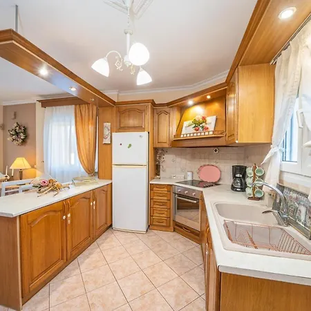 Apartment Artemis Superb 2 Bedroom 700 M Away From The